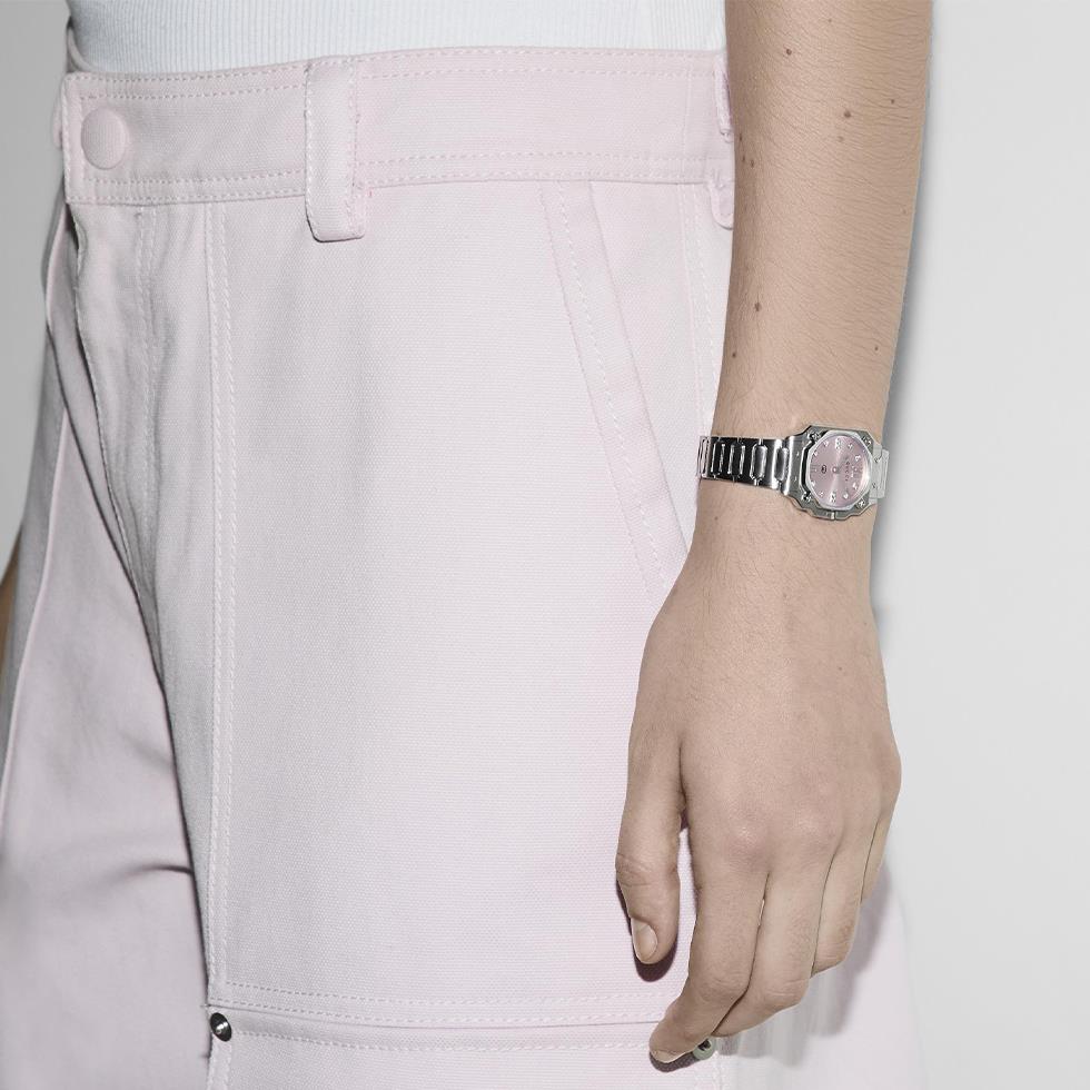 G-FLAT - CASSA IN ACCIAIO INOX DA 24 MM; QUADRANTE ROSA GALVANIZZATO CON NUMERI ROMANI A ORE 12 E 6 E INDICI DIAMANTATI; BRACCIALE IN ACCIAIO INOSSIDABILE - GUCCI TIMEPIECES