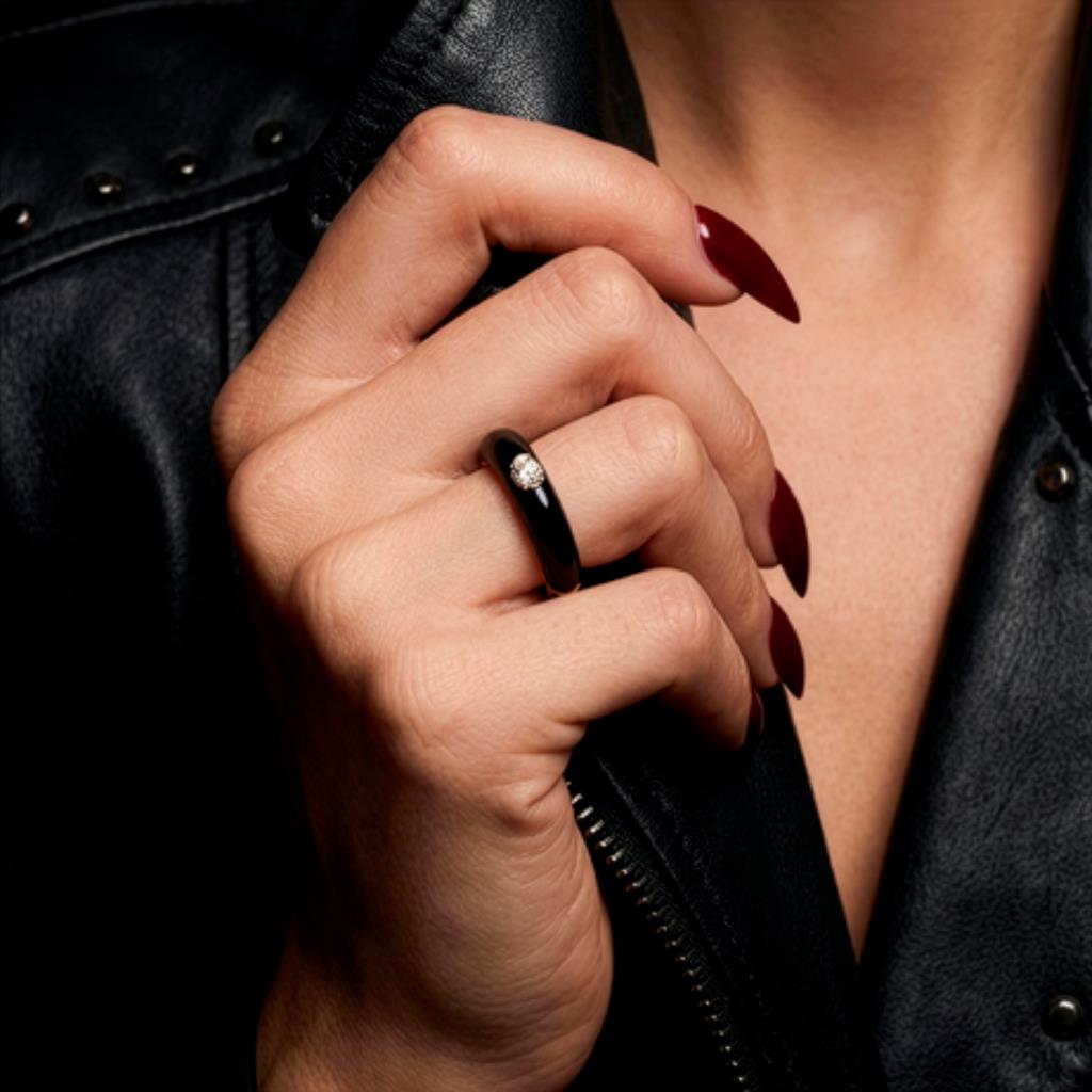 ANELLO IN ORO G 7,35 SMALTO NERO - DIAMANTI CTS 0,25 - TITANIO G 0,01 - ADOLFO COURRIER