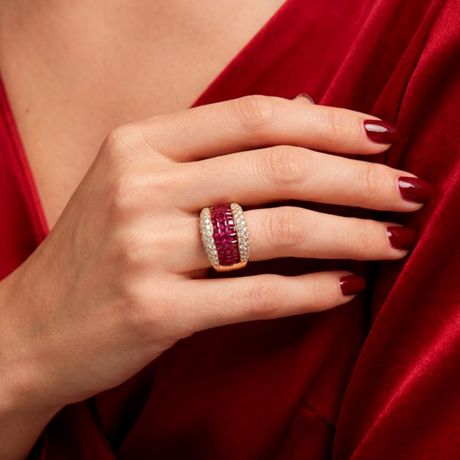 ANELLO IN ORO GIALLO CON RUBINI TAGLIO TIFFANY KT 5.00 E PAV&Egrave; DIAMANTI CT. 1,20 - CEDRO