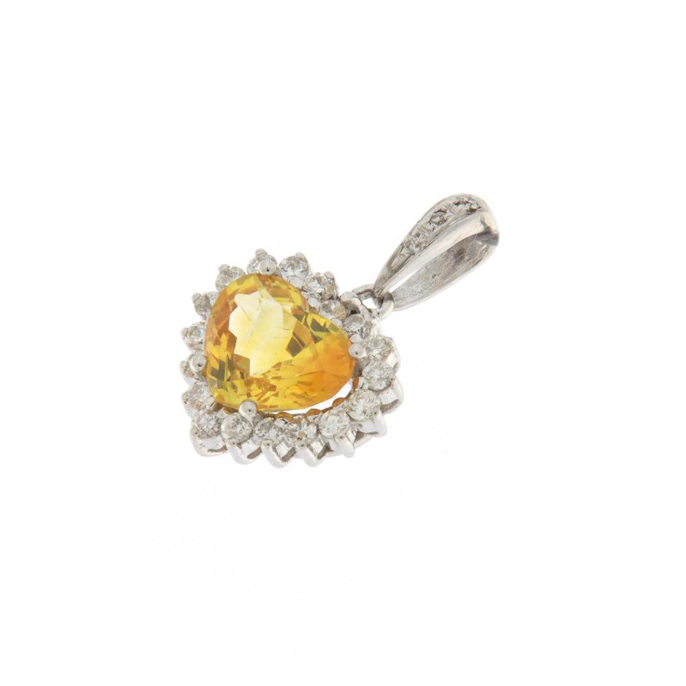 Ciondolo modello Cuore con Zaffiro naturale giallo taglio cuore kt 2.25 contorno diamanti kt 0.34 - 