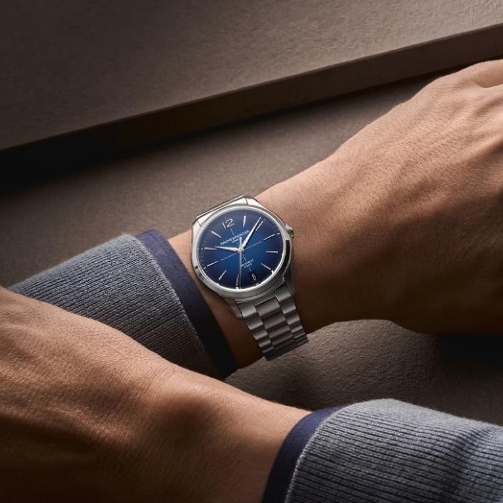 CLIFTON 10792 - AUTOMATICO BAUMATIC, DATARIO - 39 MM - QUADRANTE SFUMATO BLUE - INDICI + 12 ARABO - BAUME & MERCIER