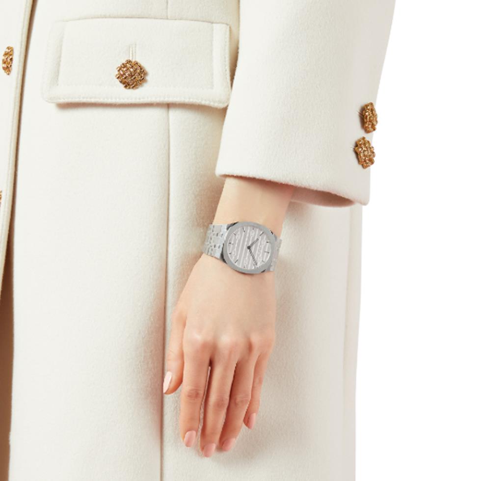 GUCCI 25H - Cassa multistrato in acciaio inossidabile da 38 mm, quadrante in ottone argentato con GG, bracciale in acciaio inossidabile a cinque maglie - GUCCI TIMEPIECES