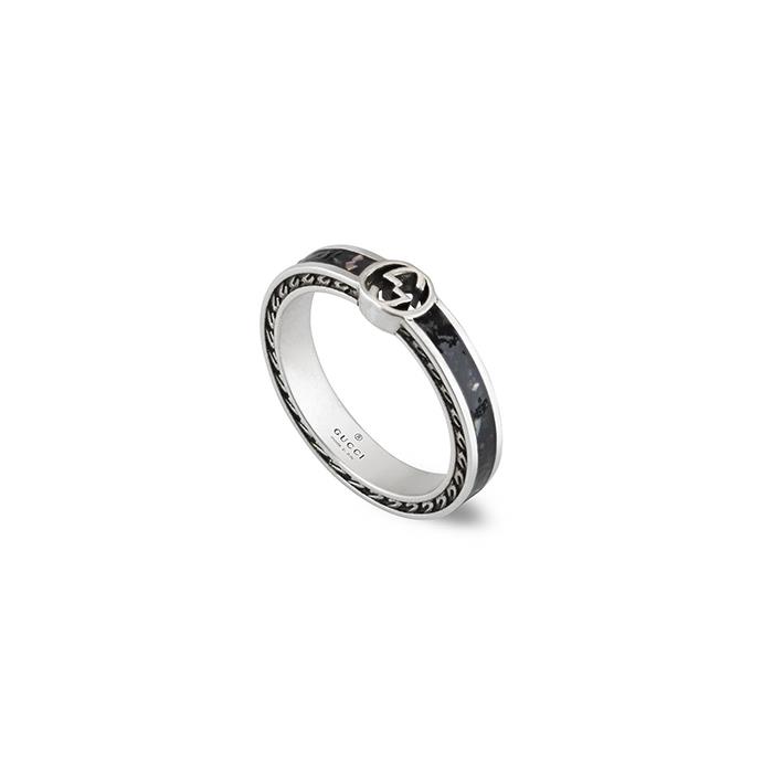 ANELLO INTERLOCKING G IN ARGENTO SEMILUCIDO E SMALTO GRANIGLIA COLORE NERO - MIS 14 - GUCCI SILVER JEWELRY