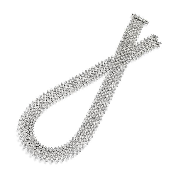 COLLANA CASHMERE IN ORO BIANCO, 5 FILE DI DIAMANTI COLORE G, PUREZZA VSI DEL PESO COMPLESSIVO DI CT. 12.50 - CRIERI