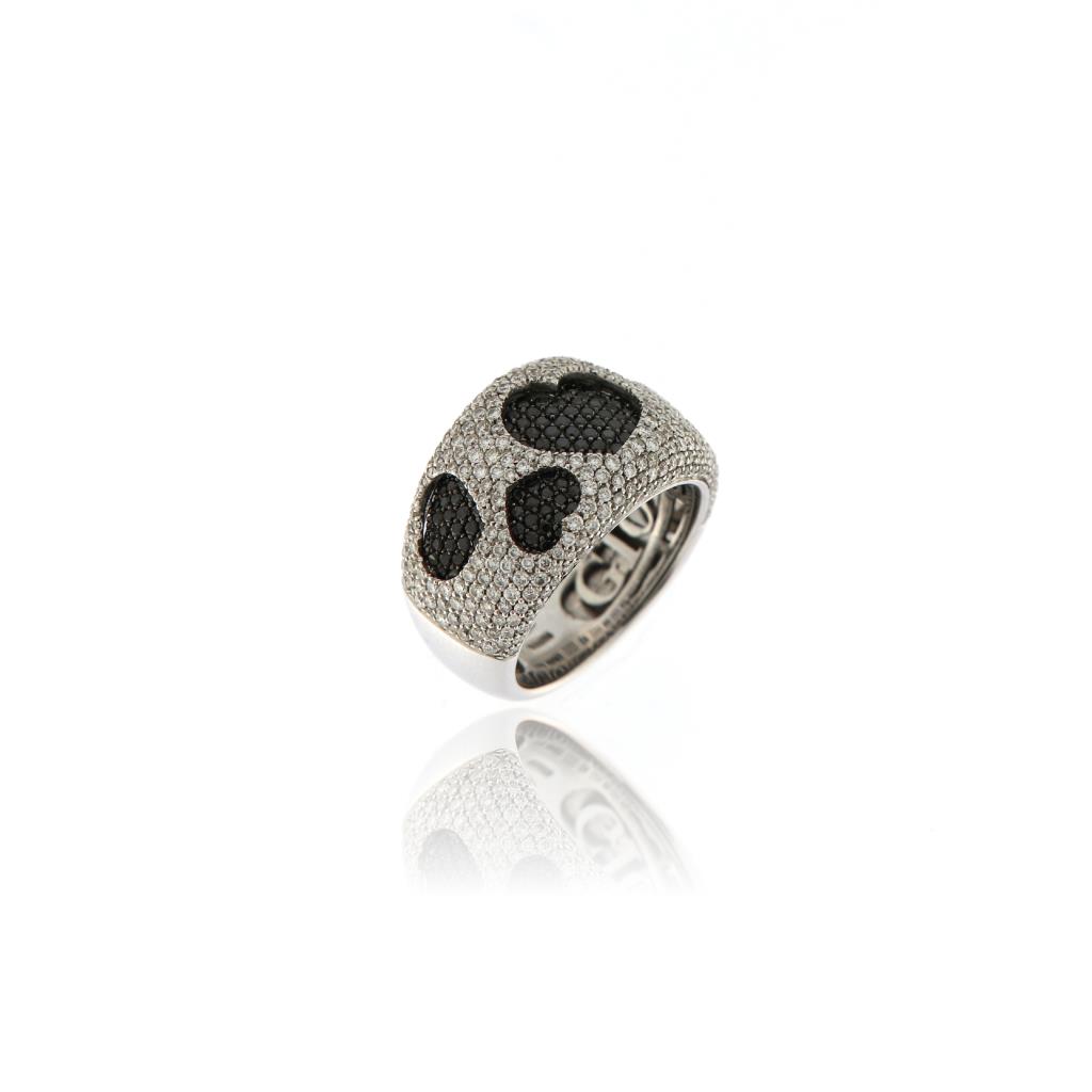 ANELLO FASCIA IN ORO BIANCO CON PAVÉ DI DIAMANTI BIANCHI E CUORI DI DIAMANTI NERI - DB KT 1.50 IFG - DN KT 0.78  - GIORGIO VISCONTI