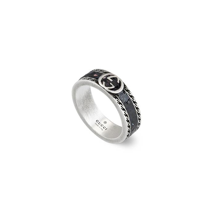 ANELLO FASCIA SMALL GG INTERLOCK IN ARGENTO SEMILUCIDO E SMALTO GRANIGLIA NERO - MIS 19 - GUCCI SILVER JEWELRY